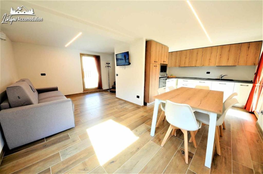 Kuchyň nebo kuchyňský kout v ubytování Chalet Rin Patrizia by Livigno Accomodation