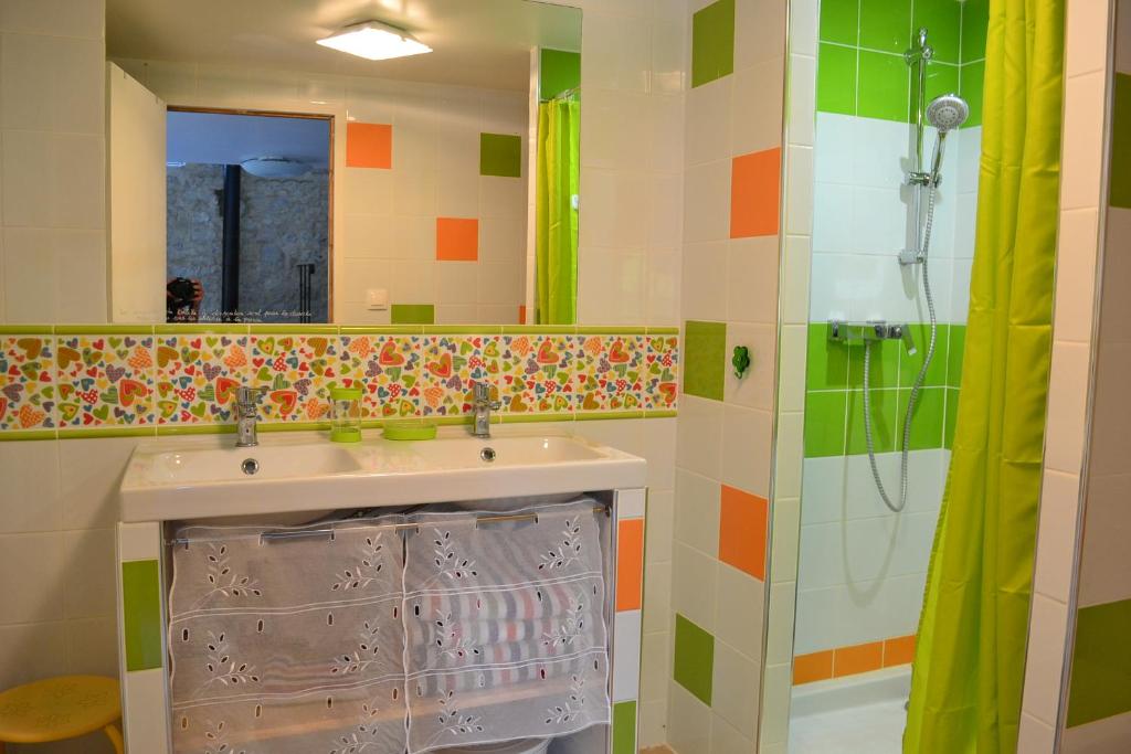 Koupelna v ubytování Couanac gîte familial à la campagne avec piscine