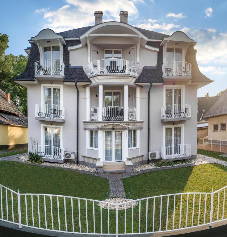 Budynek, w którym mieści się aparthotel