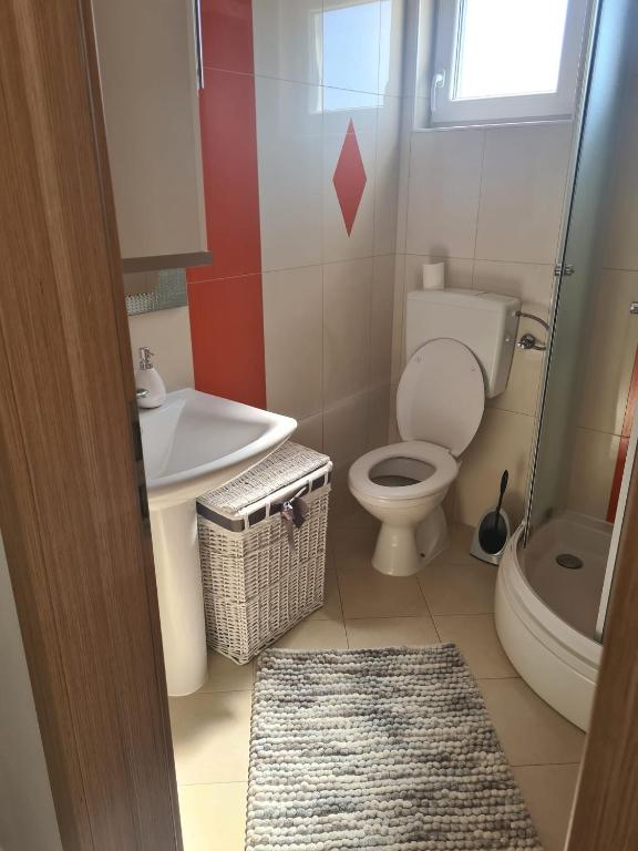 Koupelna v ubytování Apartmani Ruzmarin