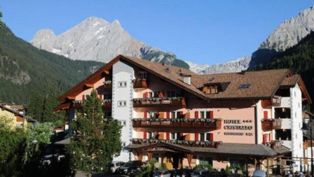 Nespecifikovaný výhled na hory nebo výhled na hory při pohledu z hotelu