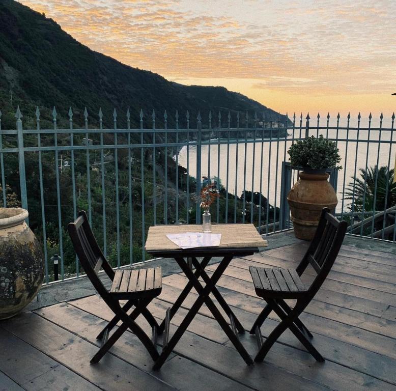 a table and chairs on a deck with a view of the ocean at Locanda Il Carugio in Corniglia
