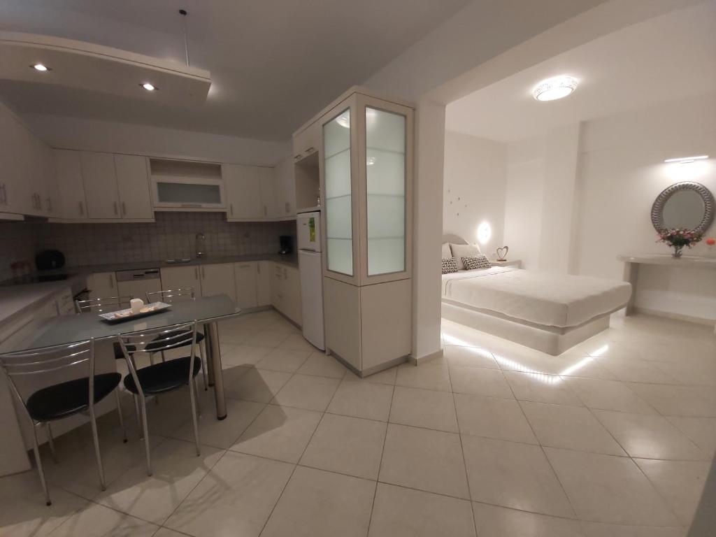 a kitchen and living room with a bed and a table at Kiklamino Sunset Studios in Oia