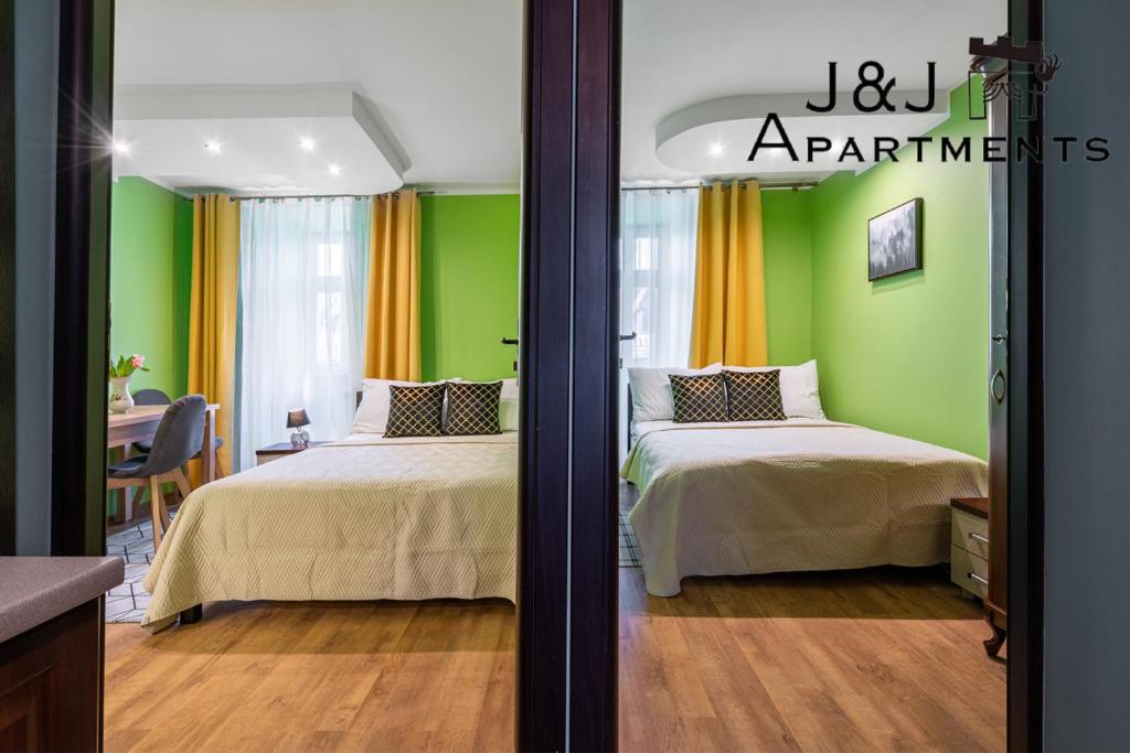 Gulta vai gultas numurā naktsmītnē J&J Apartments, Szczytna 1, Apartament 9