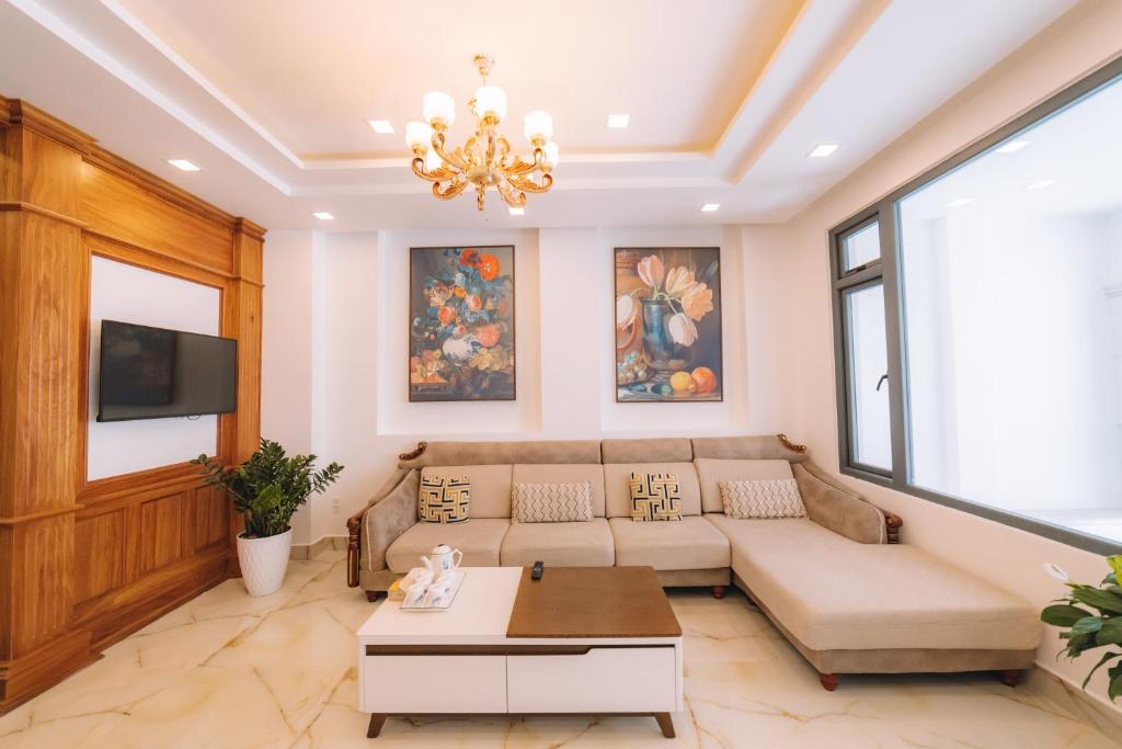 Posezení v ubytování Hạ Na Hotel Đà Lạt