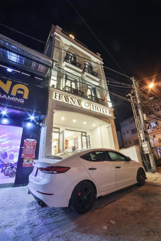 Tòa nhà nơi khách sạn tọa lạc