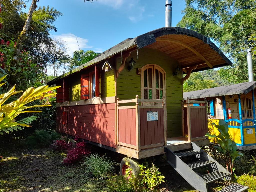 Zahrada ubytování Hosteria La Roulotte - Mindo