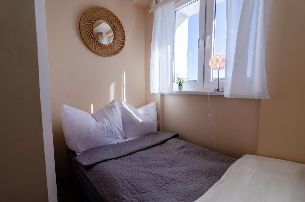 Posteľ alebo postele v izbe v ubytovaní Holiday Home Slavia New 810 z widokiem na morze