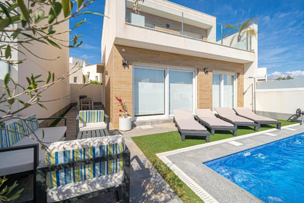 Bazén v ubytování Villa Limo San Pedro del Pinatar nebo v jeho okolí