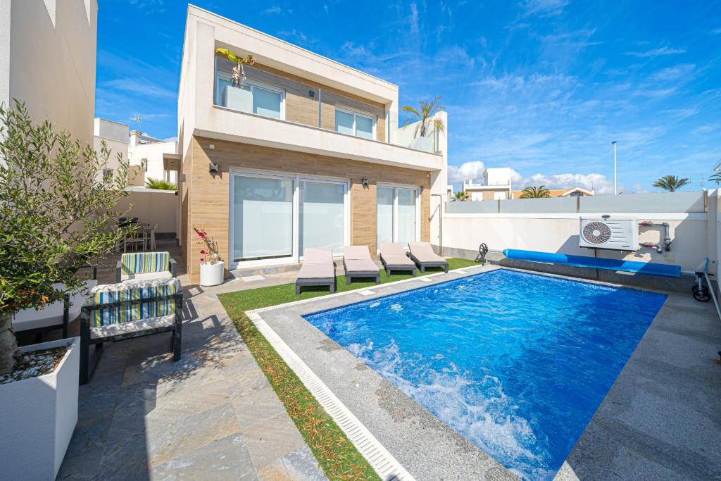Bazén v ubytování Villa Limo San Pedro del Pinatar nebo v jeho okolí