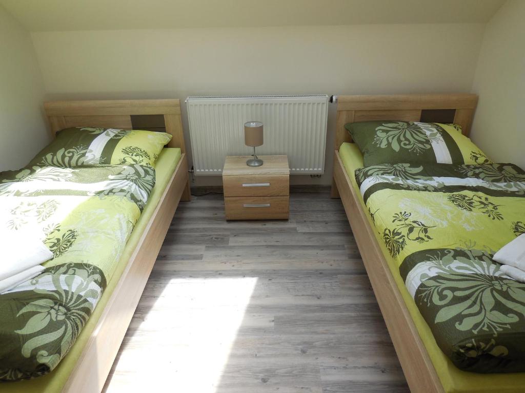 Postel nebo postele na pokoji v ubytování Apartmány Kovadlina 4