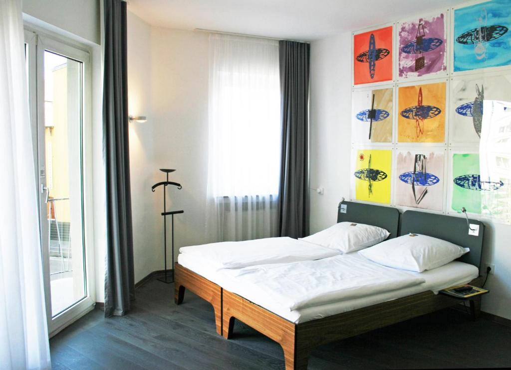 Postel nebo postele na pokoji v ubytování Chelsea Hotel