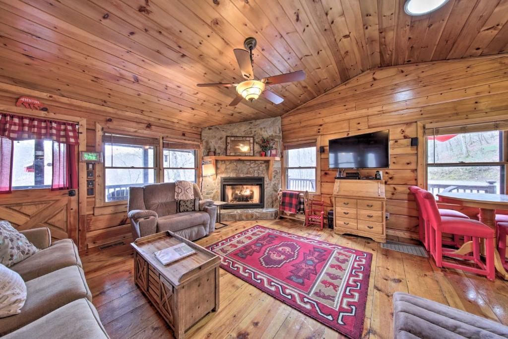 Gallery image of Ellijay Escape on Briar Creek with Hot Tub and Views! in Ellijay