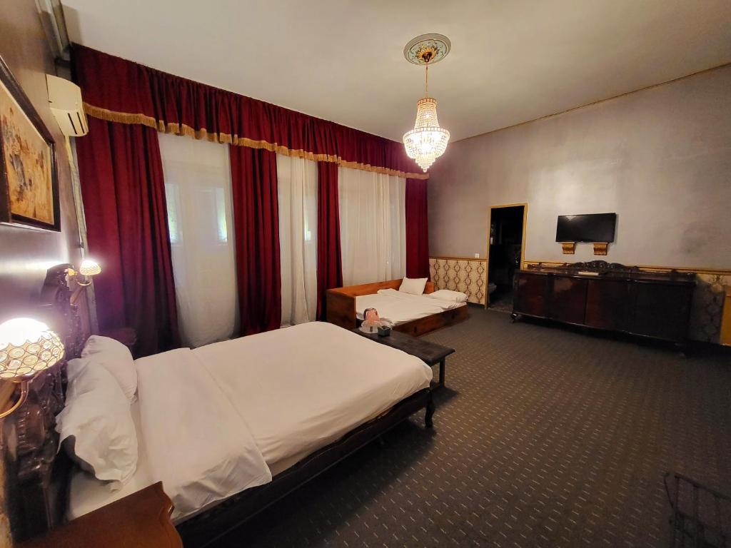 NF Palace Old City Bucharest - Resim 36