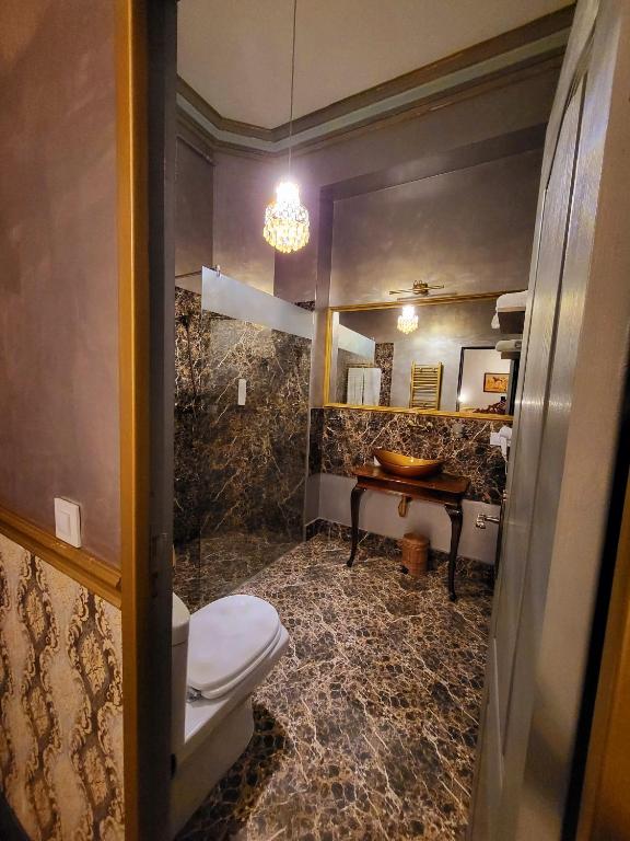 NF Palace Old City Bucharest - Resim 38