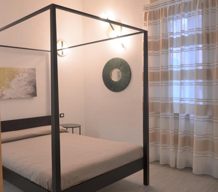 Łóżko lub łóżka w pokoju w obiekcie The Court Suites & Spa
