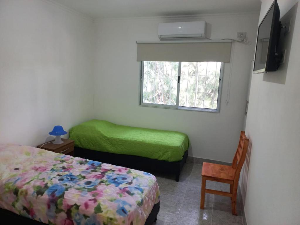 Tempat tidur dalam kamar di Casa quinta duplex Tortuguitas