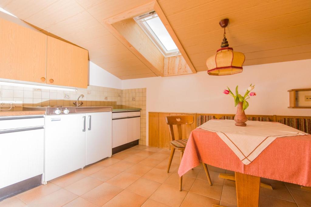 Kuchyňa alebo kuchynka v ubytovaní Gästehaus Helga