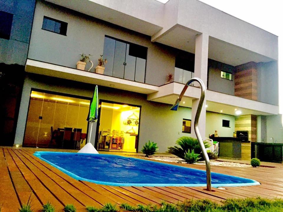 Quarto em Sobrado alto padrão, Piscina, Garagem, LAGO