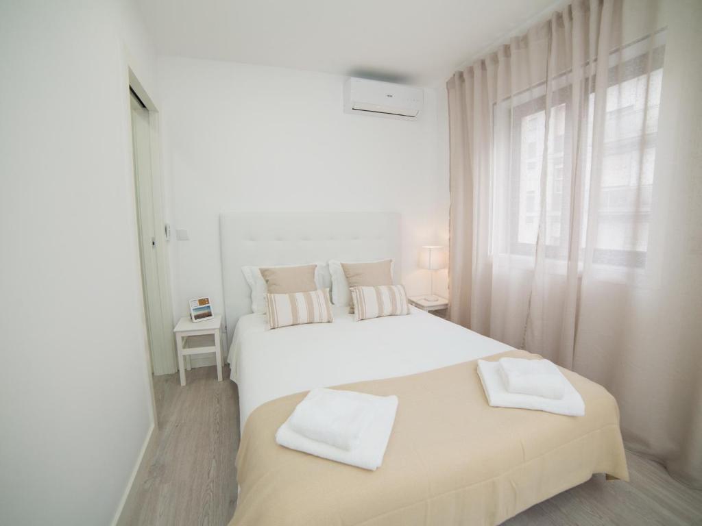 OPORTO GUEST Amparo Dollhouse - Two-Bedroom Villa