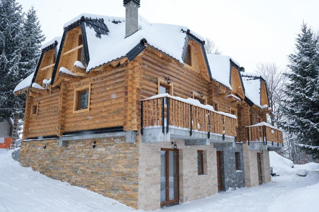 Drvena Kuca RUŽA tokom zime
