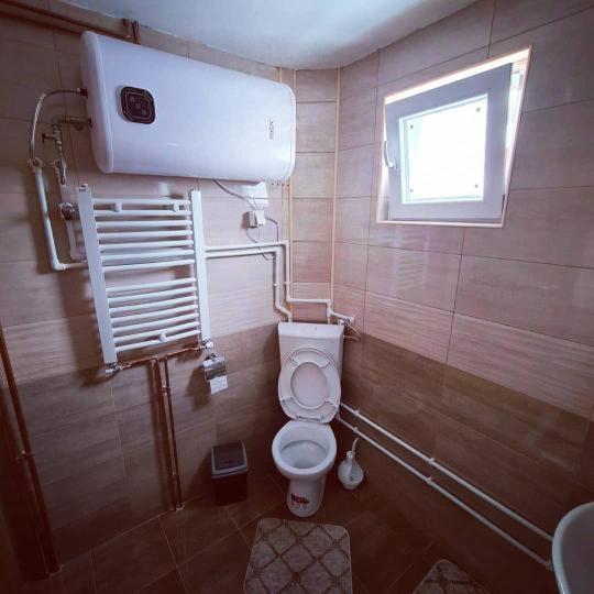A bathroom at Apartman Popadić