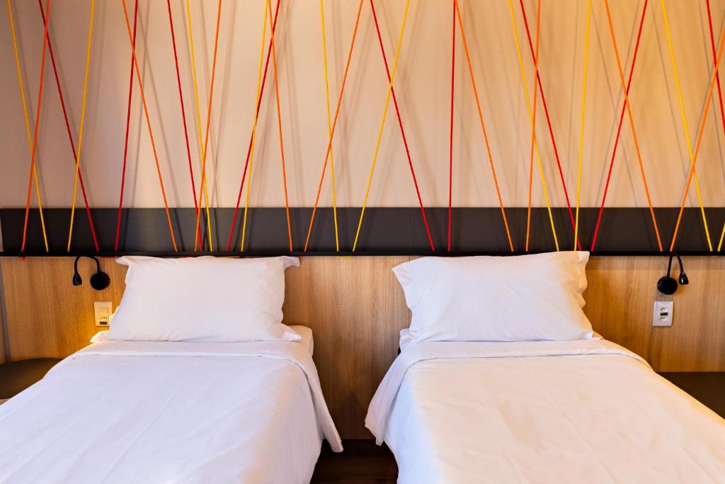 Postel nebo postele na pokoji v ubytování ibis Styles Porto Alegre Moinhos de Vento