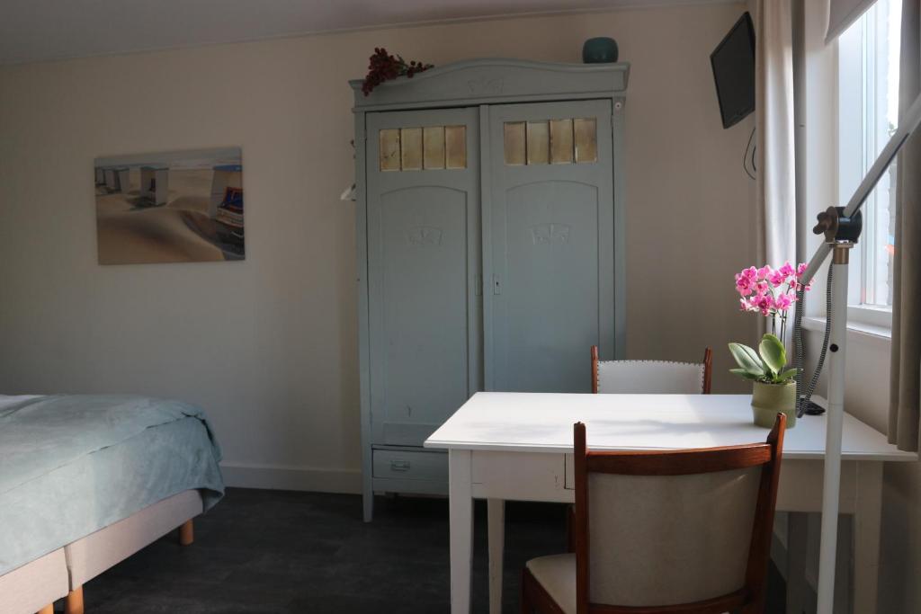 Postel nebo postele na pokoji v ubytování B&B - Pension Het Oude Dorp