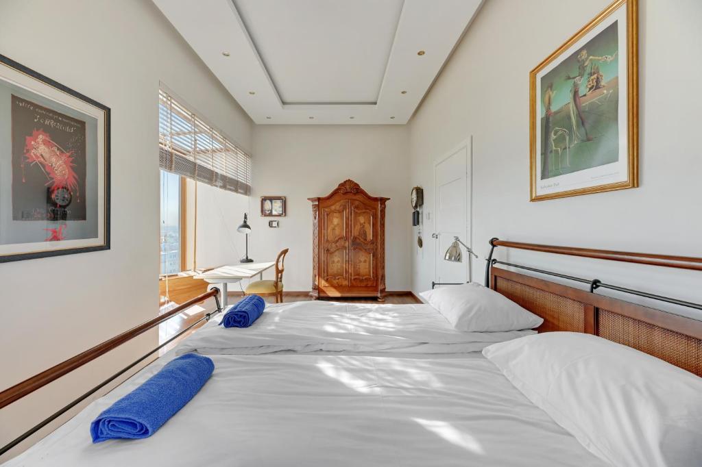 Posteľ alebo postele v izbe v ubytovaní Apartament Penthouse Q4Apartments