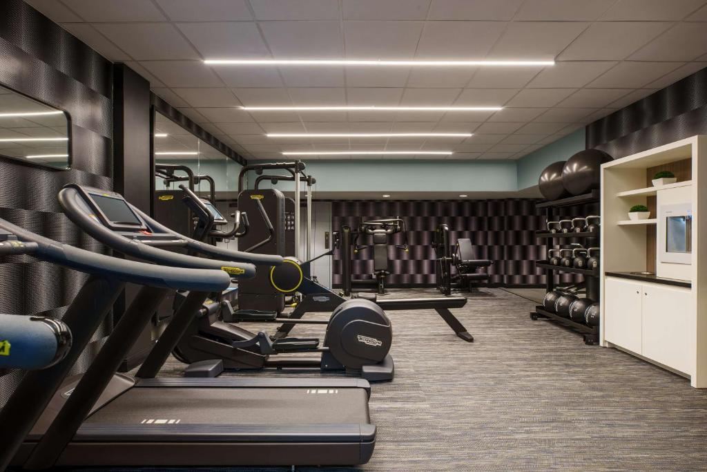 Fitness centrum a/nebo fitness zařízení v ubytování YOTEL Washington DC