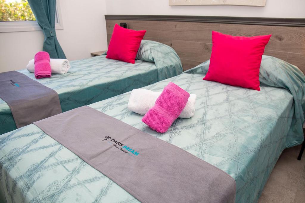 Postel nebo postele na pokoji v ubytování Hotel Oasis-Dream Holidays - La Petite France