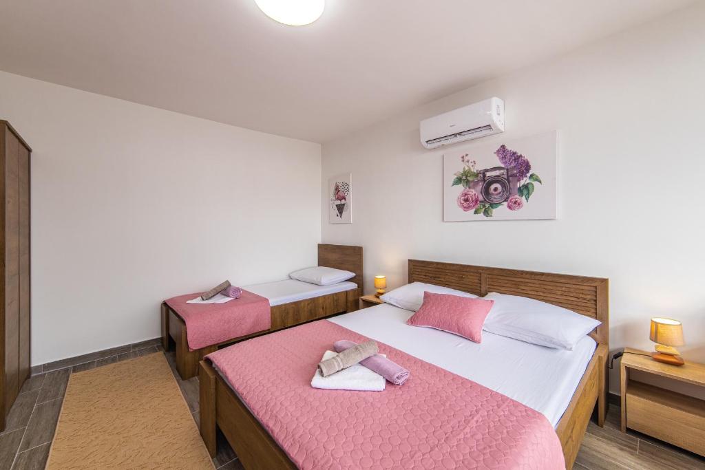 Postel nebo postele na pokoji v ubytování Apartment Sunrise Ploče