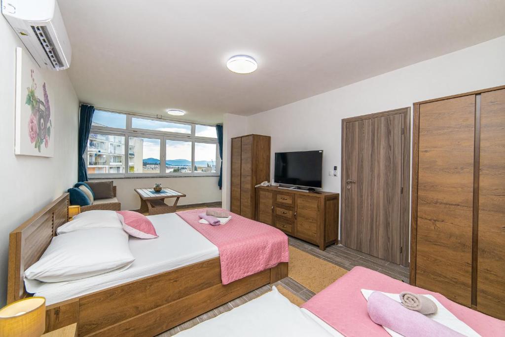 Postel nebo postele na pokoji v ubytování Apartment Sunrise Ploče