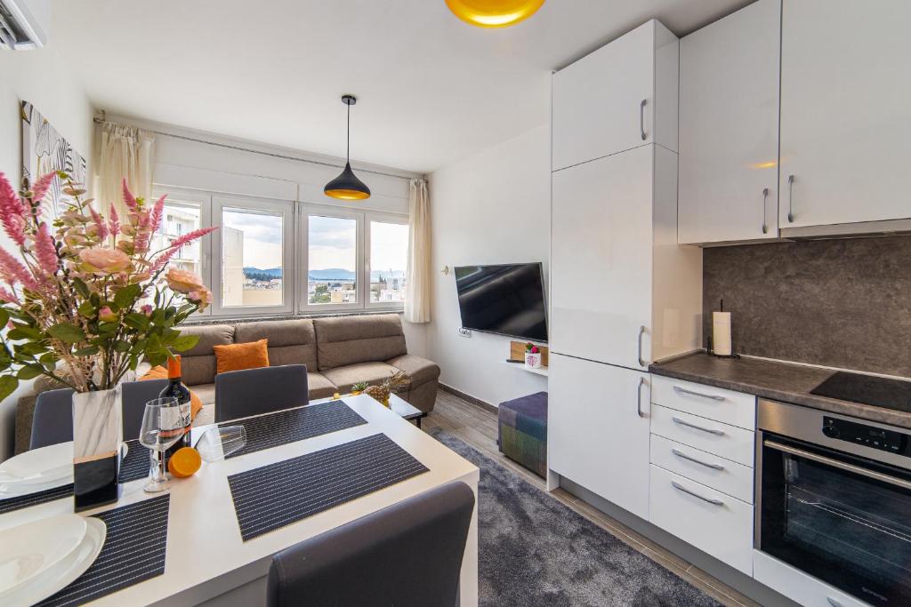 Kuchyň nebo kuchyňský kout v ubytování Apartment Sunrise Ploče