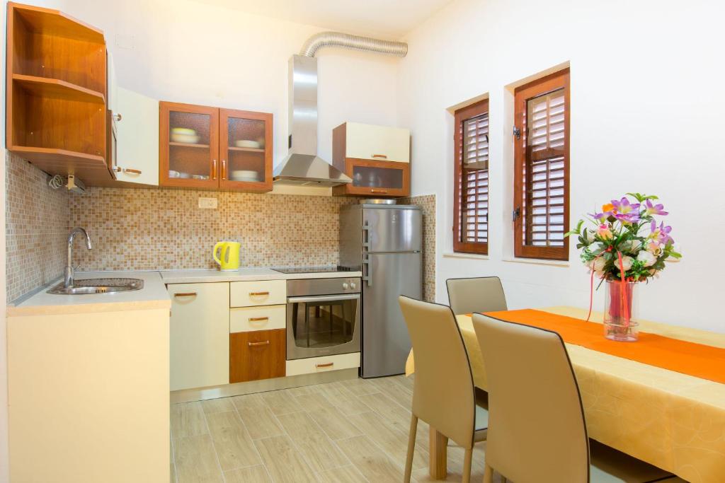 Kuchyňa alebo kuchynka v ubytovaní Apartment Bralic