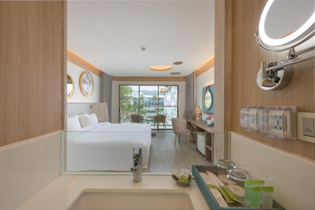 Andaman Embrace Patong, Phuket - Resim 43