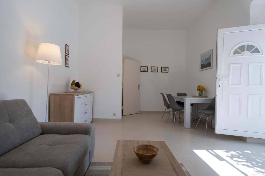 Posedenie v ubytovaní Seafront apartment Marina