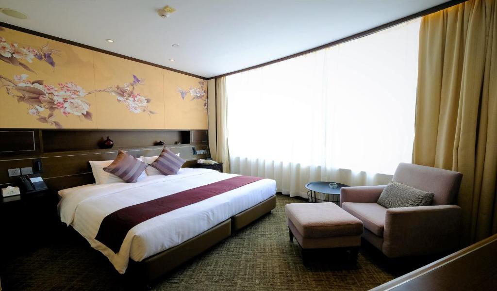 South Pacific Hotel 6