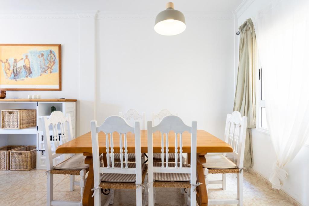 Posedenie v ubytovaní ALCALA Perfect Stay by Sunkeyrents