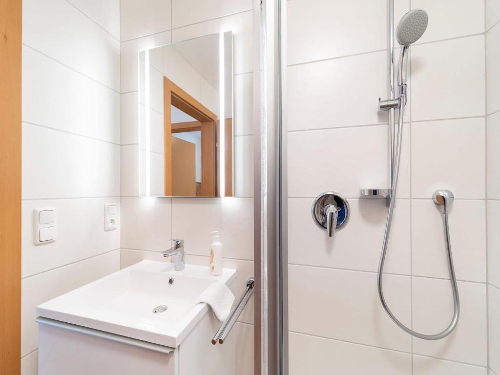 A bathroom at Beautiful two-room apartment in Hollersbach