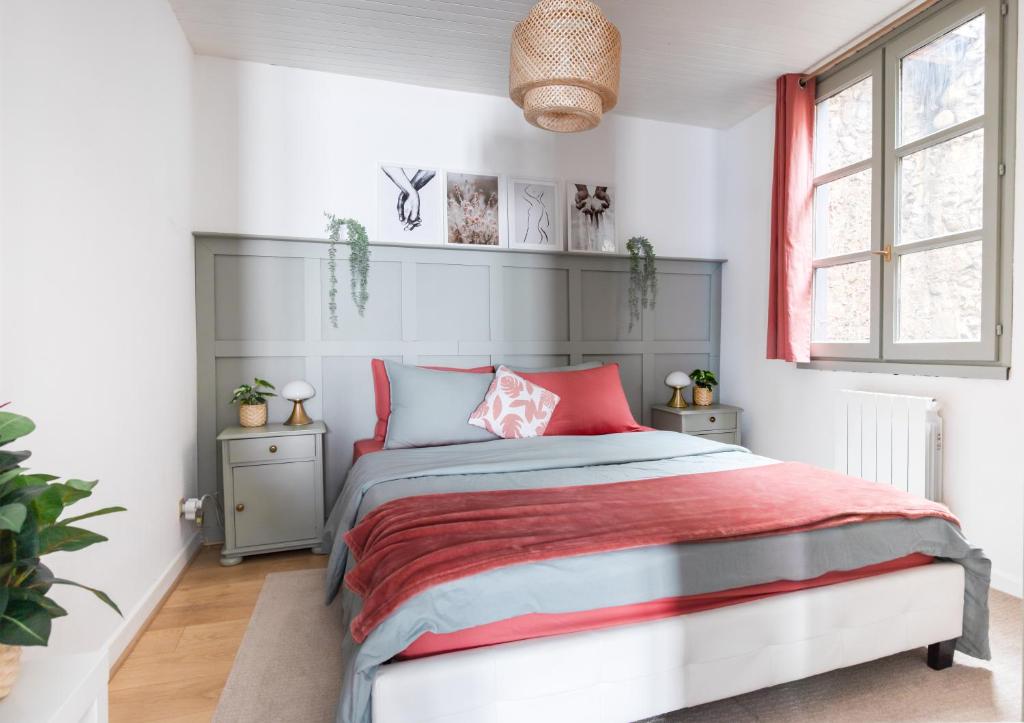 Ένα ή περισσότερα κρεβάτια σε δωμάτιο στο Appartement lumineux 1 chambre hypercentre Place St Jean
