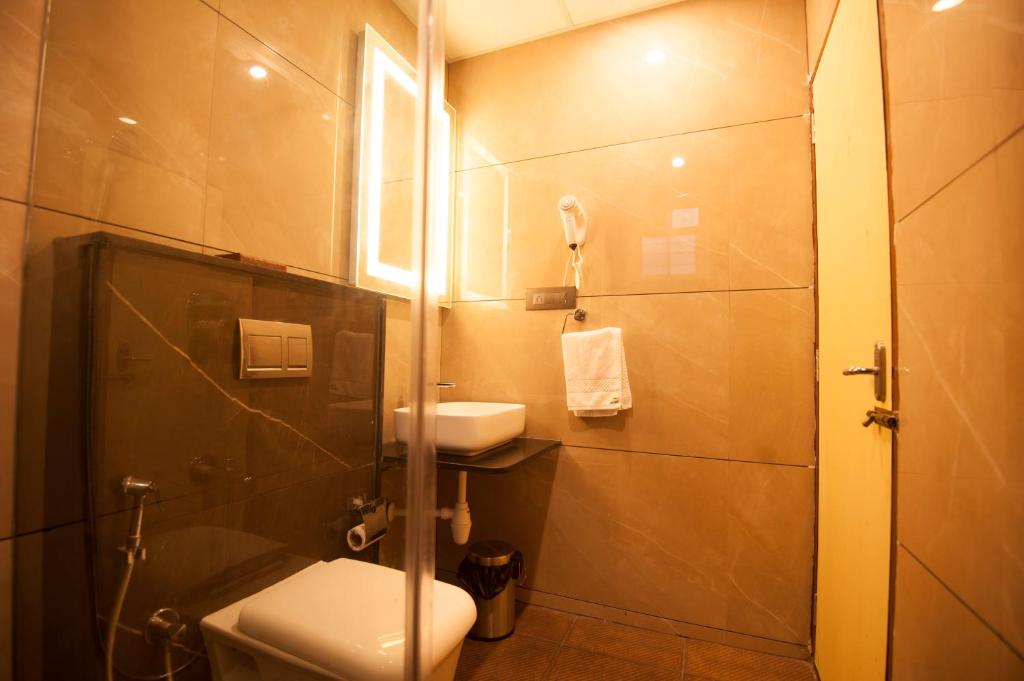Koupelna v ubytování MC Suites Mysuru