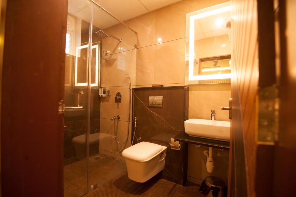 Koupelna v ubytování MC Suites Mysuru