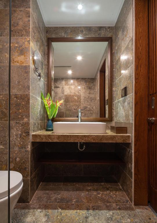 Koupelna v ubytování Nghê Prana Hotel and Spa Hoi An