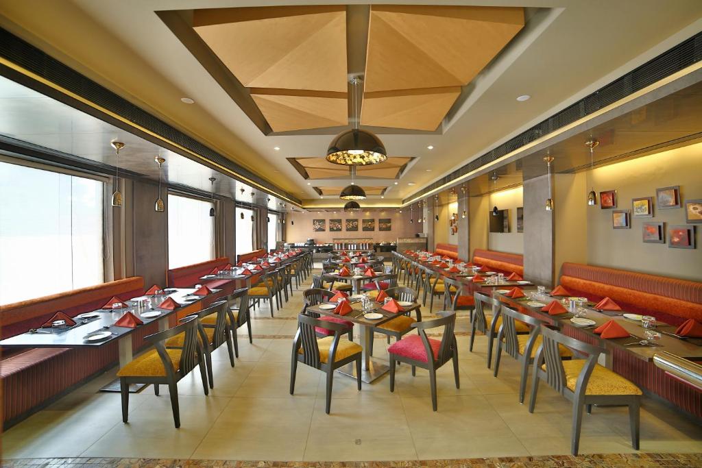 Restaurace v ubytování HOTEL G EXPRESS Formerly Known as TGB Express