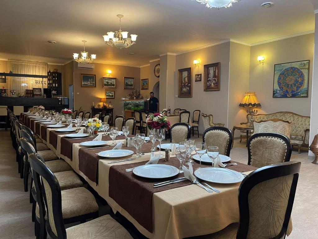 Restaurace v ubytování Hotel Tineretului