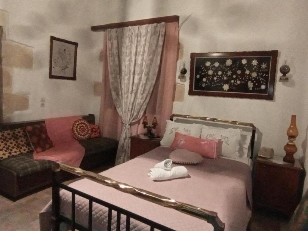Gallery image of TRADITIONAL HOUSE MARIA in Azoyirás