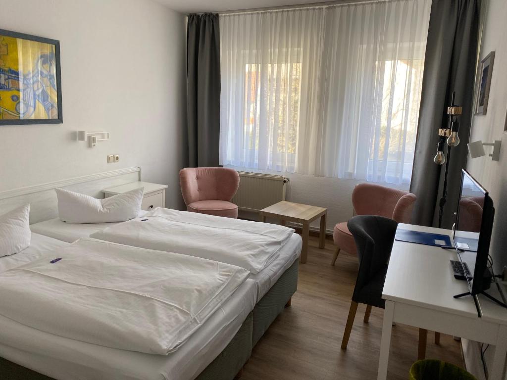 Postel nebo postele na pokoji v ubytování Norddeutscher Hof