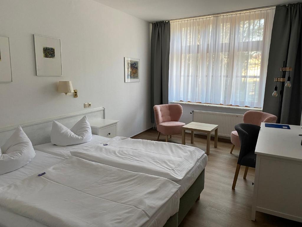 Postel nebo postele na pokoji v ubytování Norddeutscher Hof