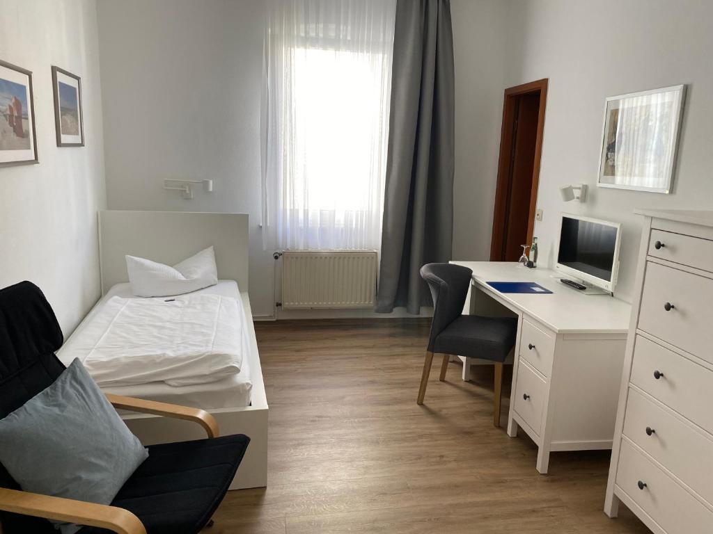 Postel nebo postele na pokoji v ubytování Norddeutscher Hof